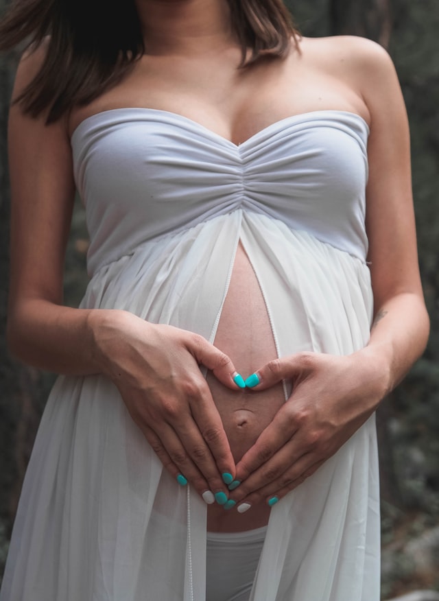 Βάψιμο νυχιών εγκυμοσύνη – Τι να προσέξεις